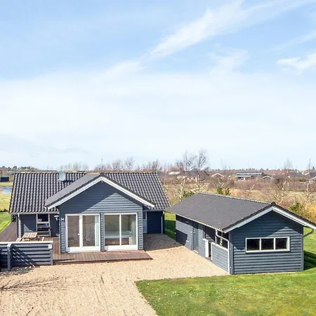8 Person Holiday Home In Tarm 펜션 *